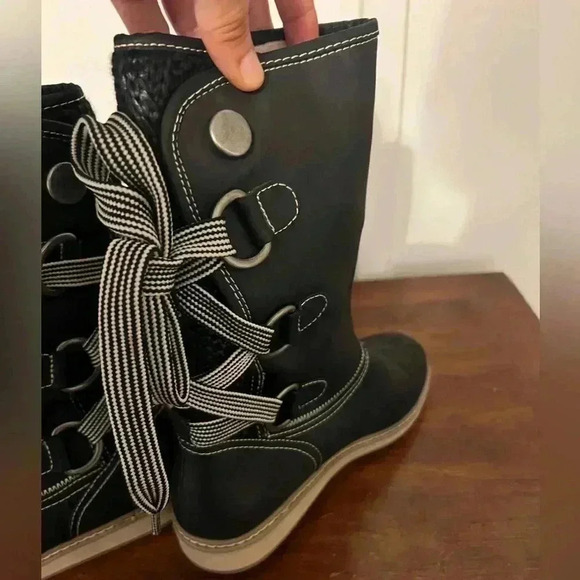 Never been worn White Mountain Tivia tie up boots size 7 - Picture 10 of 12